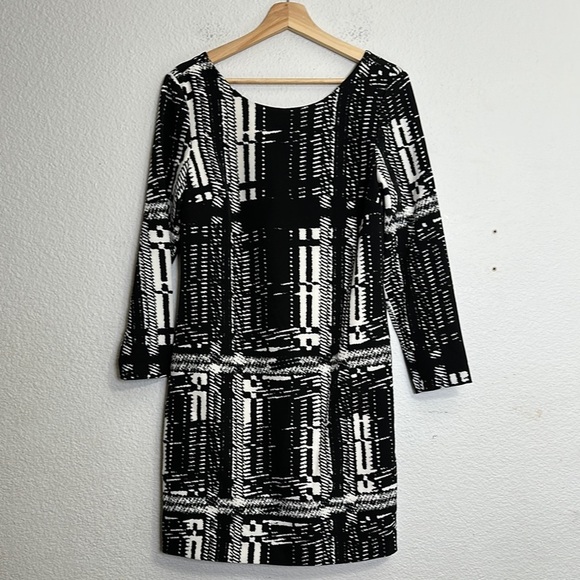 Trina Turk Wade Sheath Dress Boat Neck Long Sleeve Black White NWT Size 6 - Picture 2 of 11